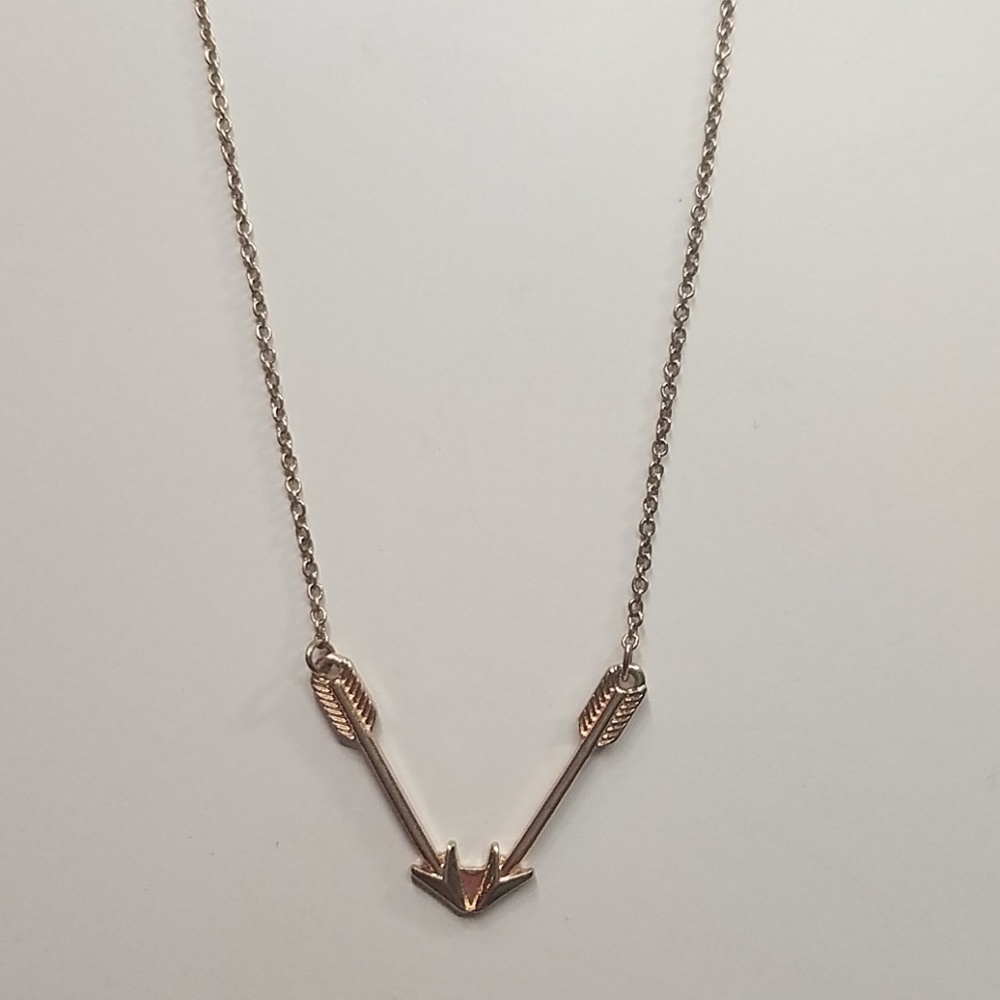 Garage Arrow gold colored necklace trendy